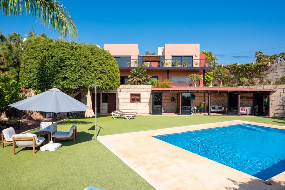 Villa for sale in  La Sabinita, Spain - TR-2547