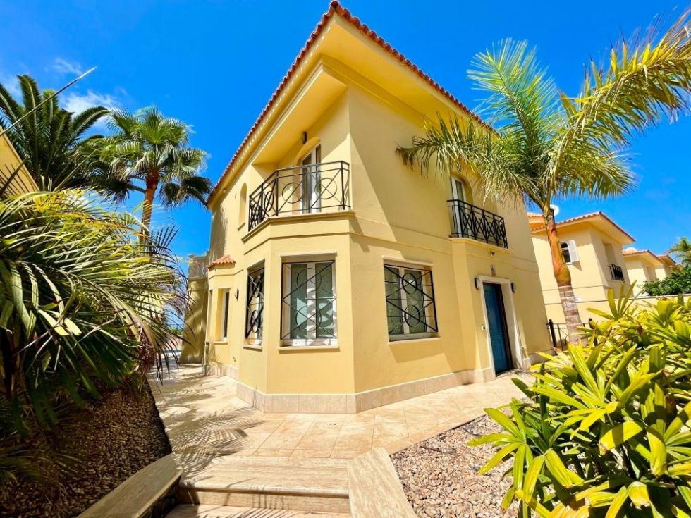 Villa for sale in  Los Cristianos, Spanyolország - TRC-1197