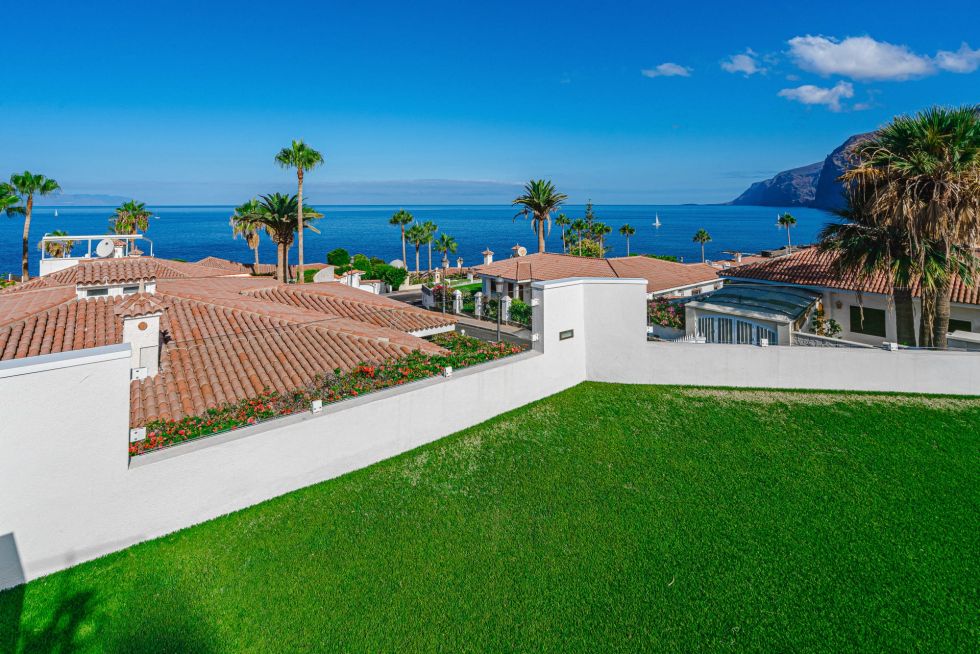 Villa for sale in  Los Gigantes, Spain - TRC-1479