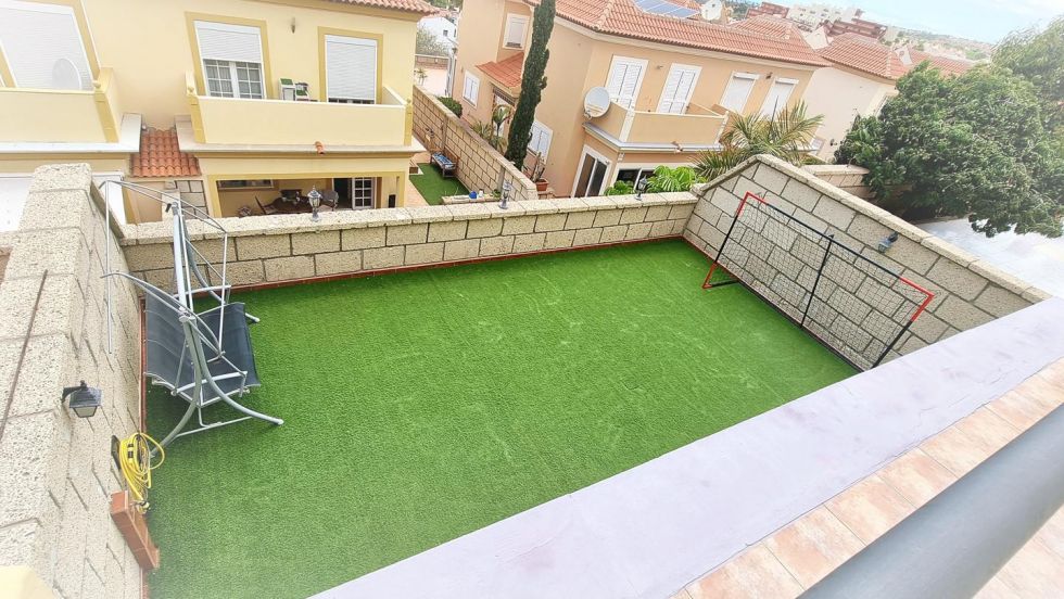 Townhouse for sale in  Madronal, Spain