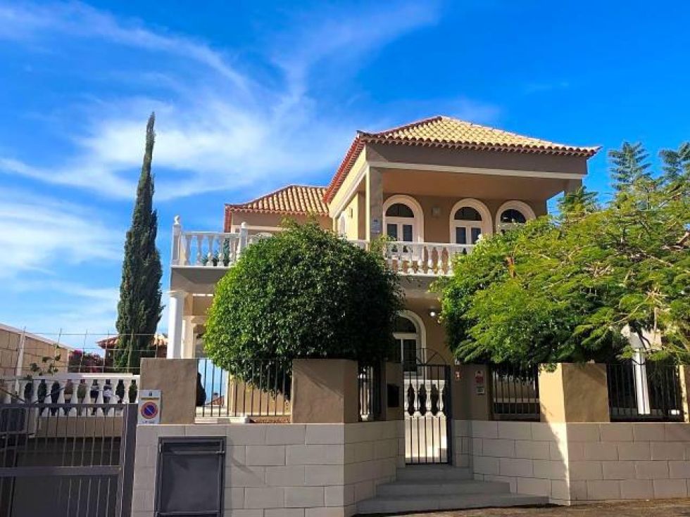 Villa for sale in  El Madroñal, Spain