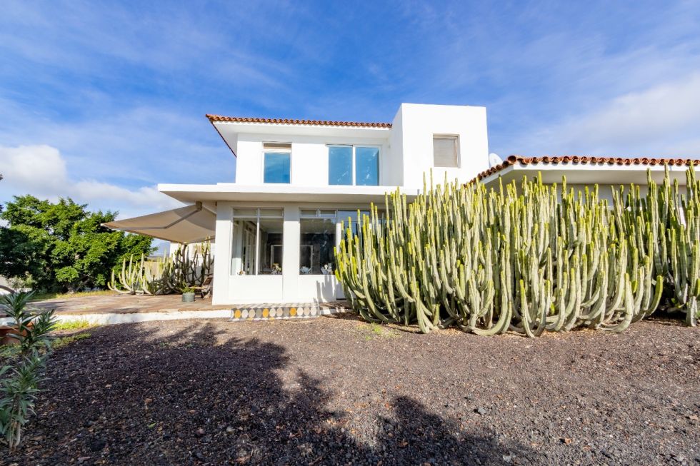 Villa for sale in  Las Chafiras, Spain - TRC-2147