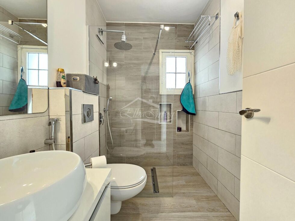 Apartment for sale in  Arenas del Mar, Spain - 5954