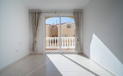 Apartment for sale in  Parque Tropical, Los Cristianos, Spain - TR-2862