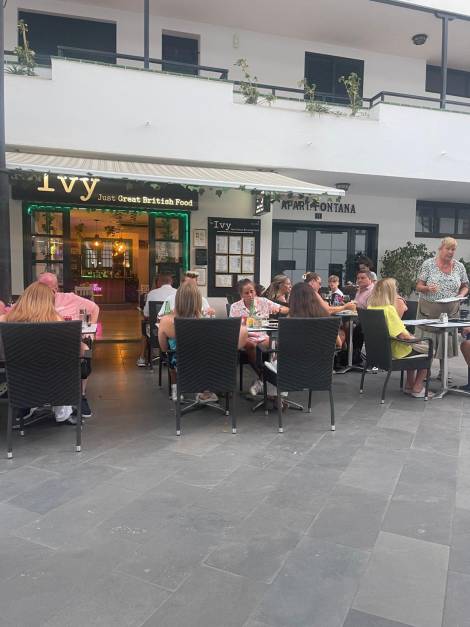 Bar/restaurant for sale in  Arona, Spain - TR-2976