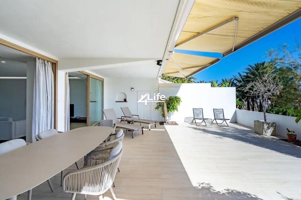 Bungalow for sale in  Adeje, Spain - MT-1909241