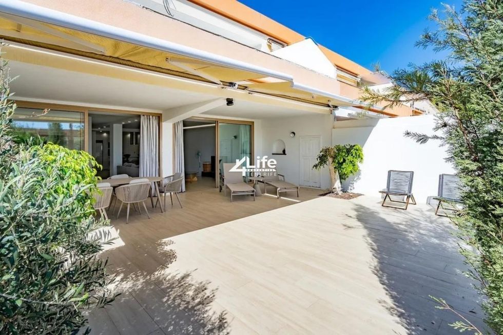 Bungalow for sale in  Adeje, Spain - MT-1909241