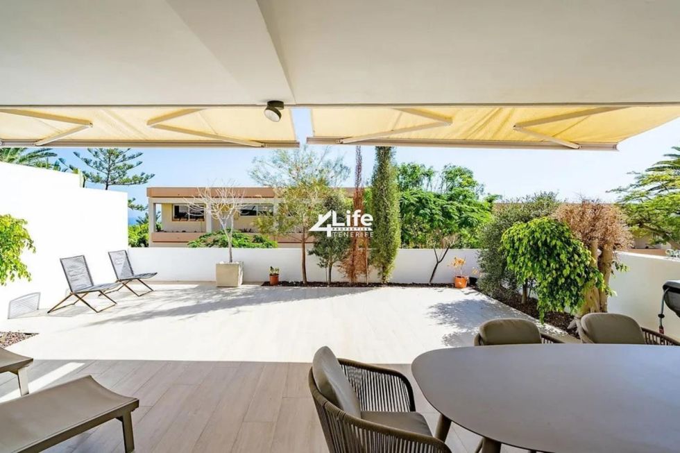 Bungalow for sale in  Adeje, Spain - MT-1909241