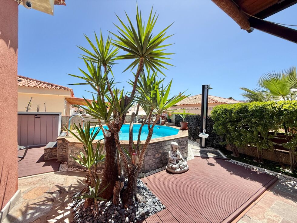 Bungalow for sale in  Callao Salvaje, Spain - P00092