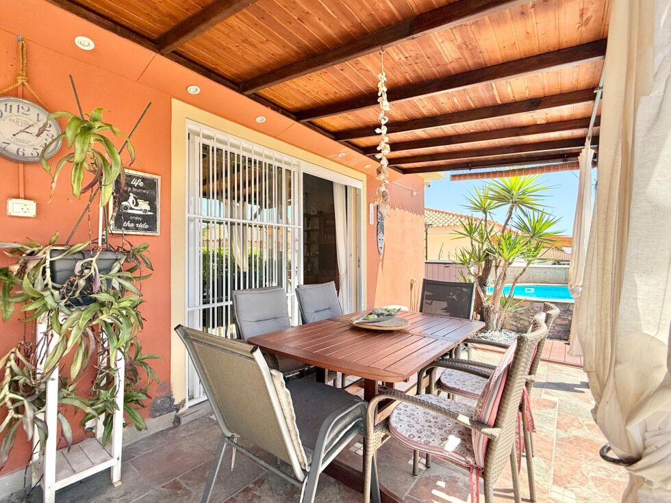 Bungalow for sale in  Callao Salvaje, Spain - P00092