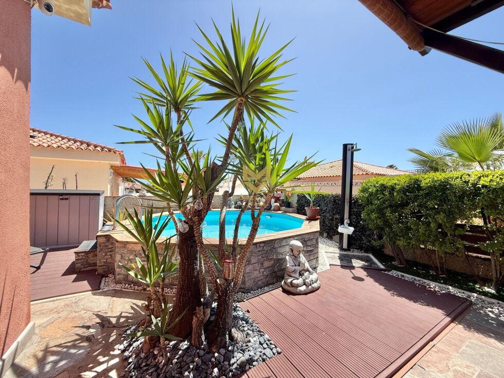 Bungalow for sale in  Callao Salvaje, Spain - P00092