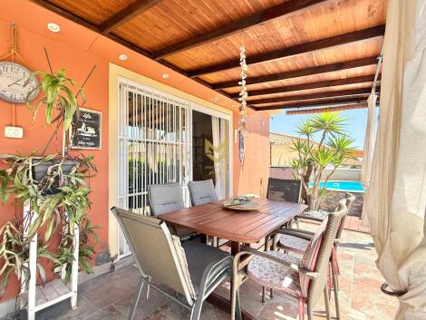 Bungalow for sale in  Callao Salvaje, Spain - P00092