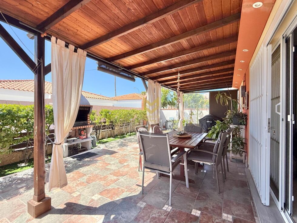 Bungalow for sale in  Callao Salvaje, Spain - P00092