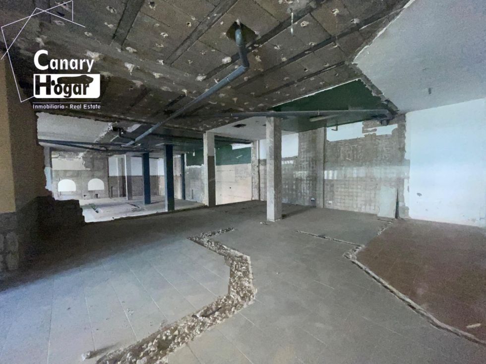 Commercial premises for sale in  Playa San Juan, Spain - 057281