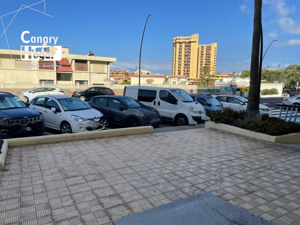 Commercial premises for sale in  Playa de la Américas, Spain - 055391