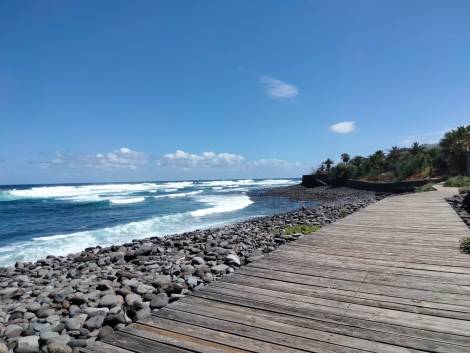 Apartment for sale in  La Caleta de Interián, Spain - TR-2852