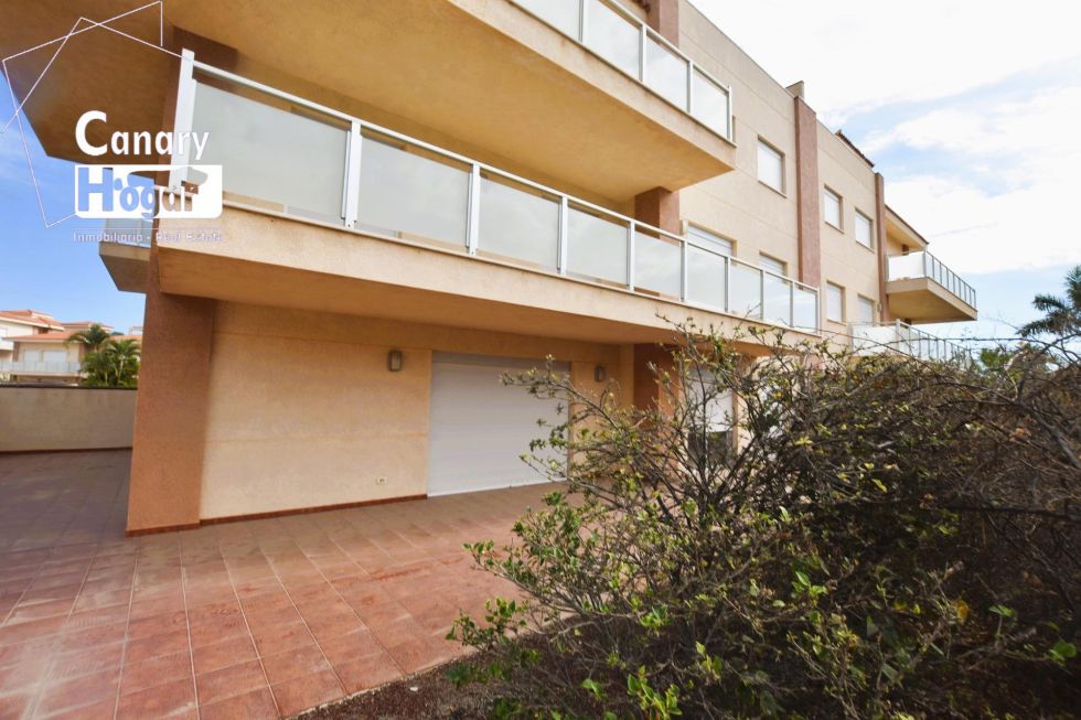 Flat for sale in  Amarilla Golf, Spain - 055461