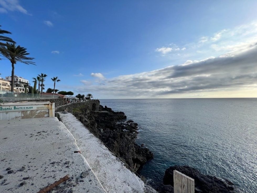 Flat for sale in  Costa del Silencio, Spain - 050861