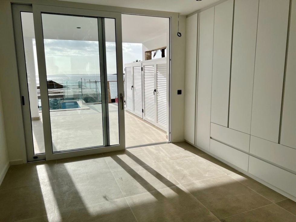 Flat for sale in  Costa del Silencio, Spain - 050861