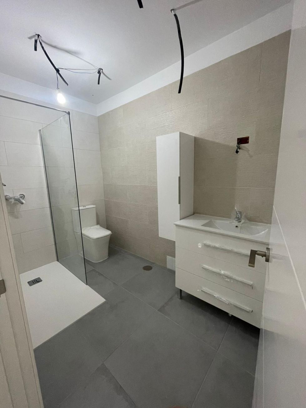 Flat for sale in  Alcalá, Spain - 052421