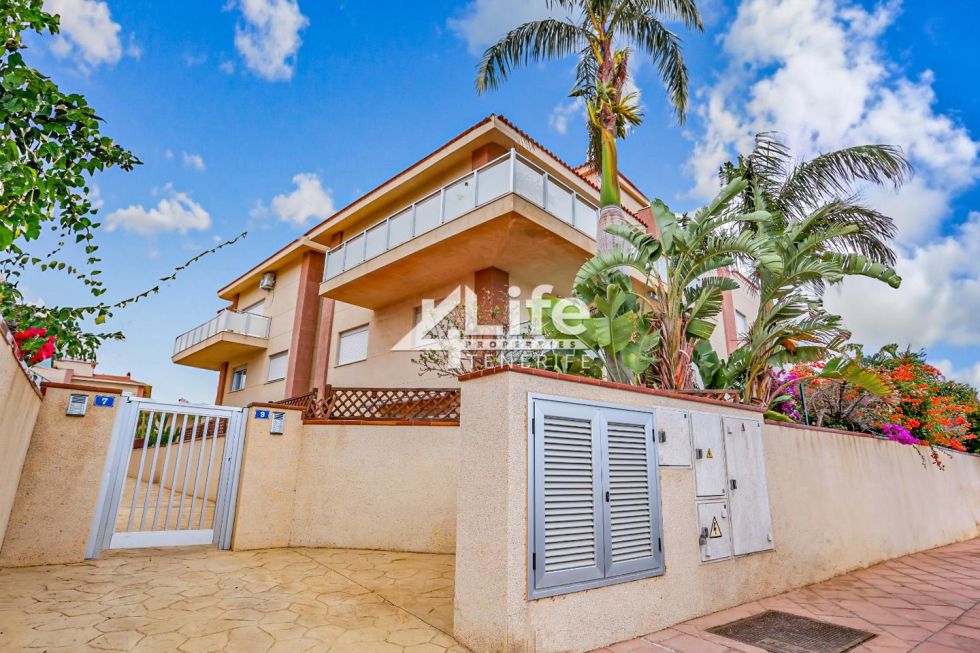 Flat for sale in  Oasis del Sur, Spain - AG-041124