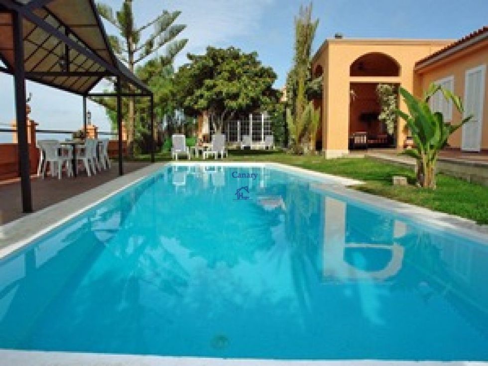 Independent house for sale in  Adeje, Spain - 039461
