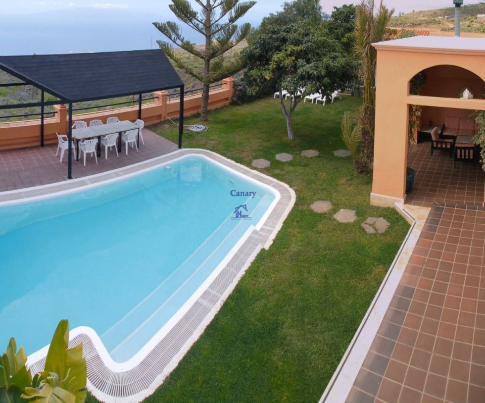 Independent house for sale in  Adeje, Spain - 039461