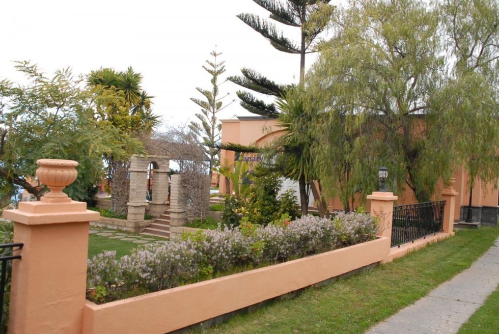 Independent house for sale in  Adeje, Spain - 039461