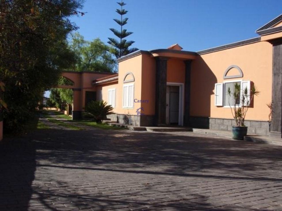 Independent house for sale in  Adeje, Spain - 039461