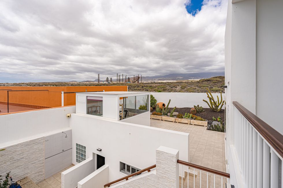 Independent house for sale in  Arenas del Mar, Spain - TR-2724