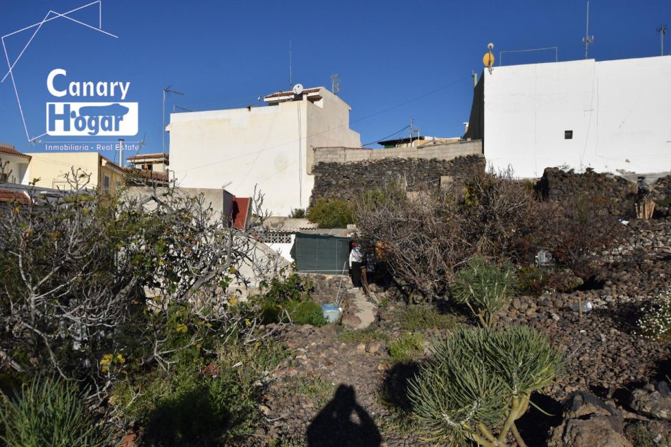 Independent house for sale in  Guía de Isora, Spain - 049681