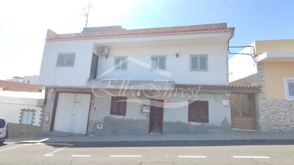 Independent house for sale in  Guía de Isora, Spain - 4569