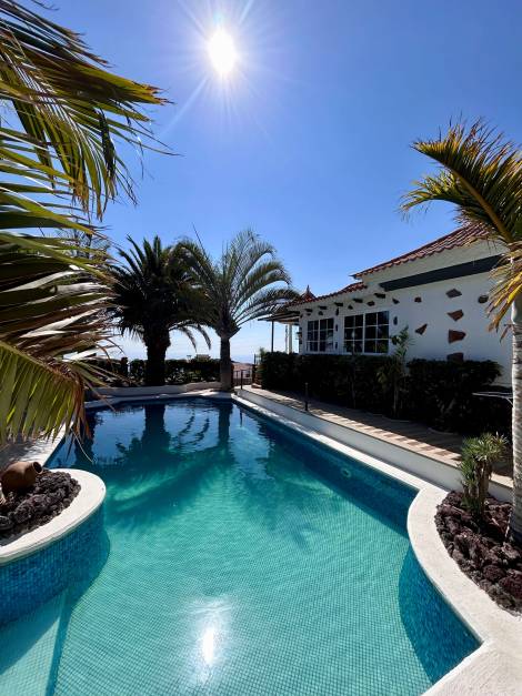 Villa for sale in  Barrio Los Menores, Spain - TR-2721