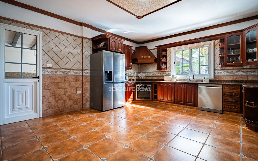 Villa for sale in  Barrio Los Menores, Spain - TR-2721