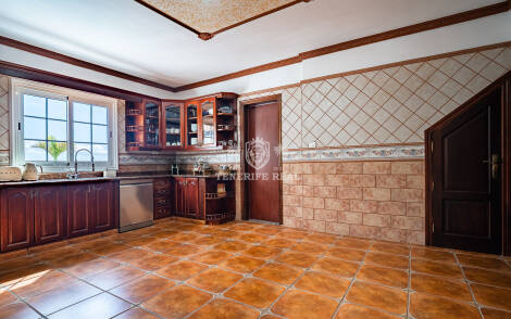 Villa for sale in  Barrio Los Menores, Spain - TR-2721