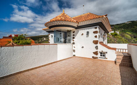 Villa for sale in  Barrio Los Menores, Spain - TR-2721