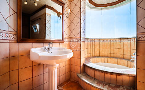 Villa for sale in  Barrio Los Menores, Spain - TR-2721