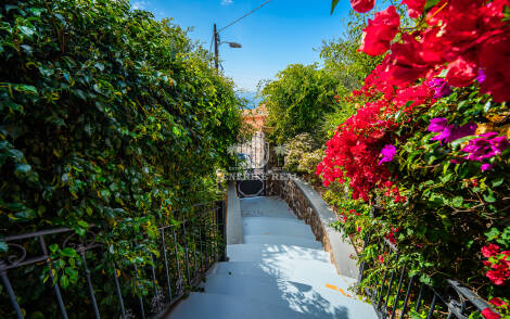 Villa for sale in  Barrio Los Menores, Spain - TR-2721