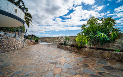 Villa for sale in  Barrio Los Menores, Spain - TR-2721