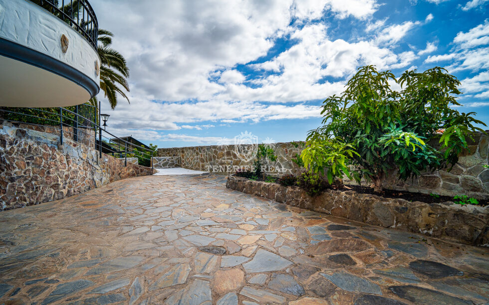 Villa for sale in  Barrio Los Menores, Spain - TR-2721