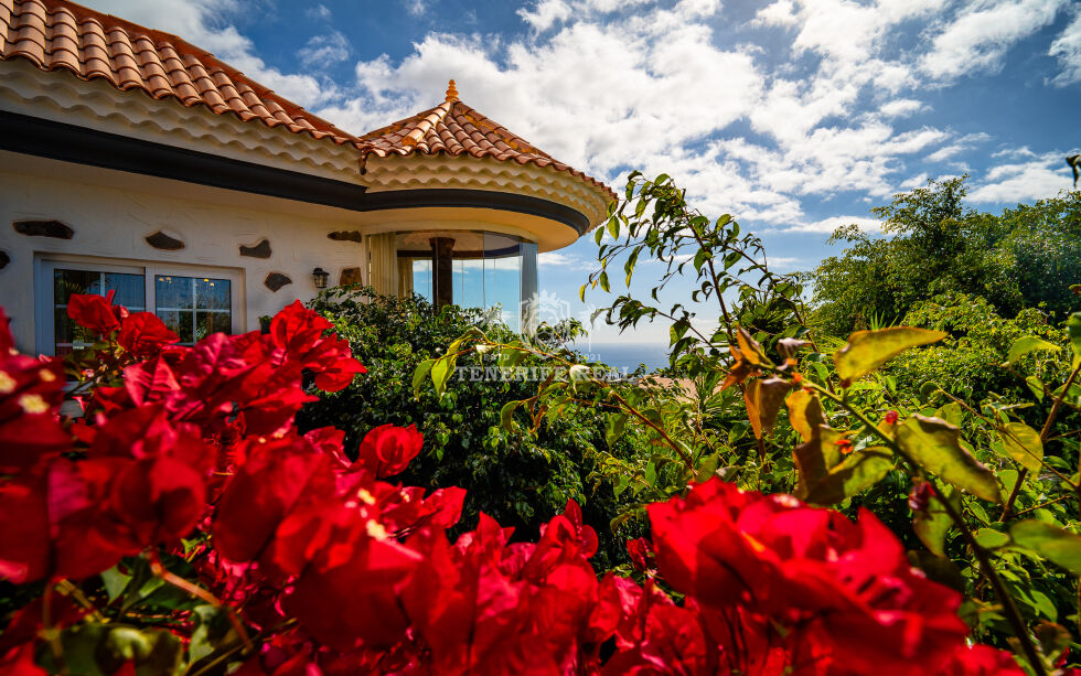 Villa for sale in  Barrio Los Menores, Spain - TR-2721