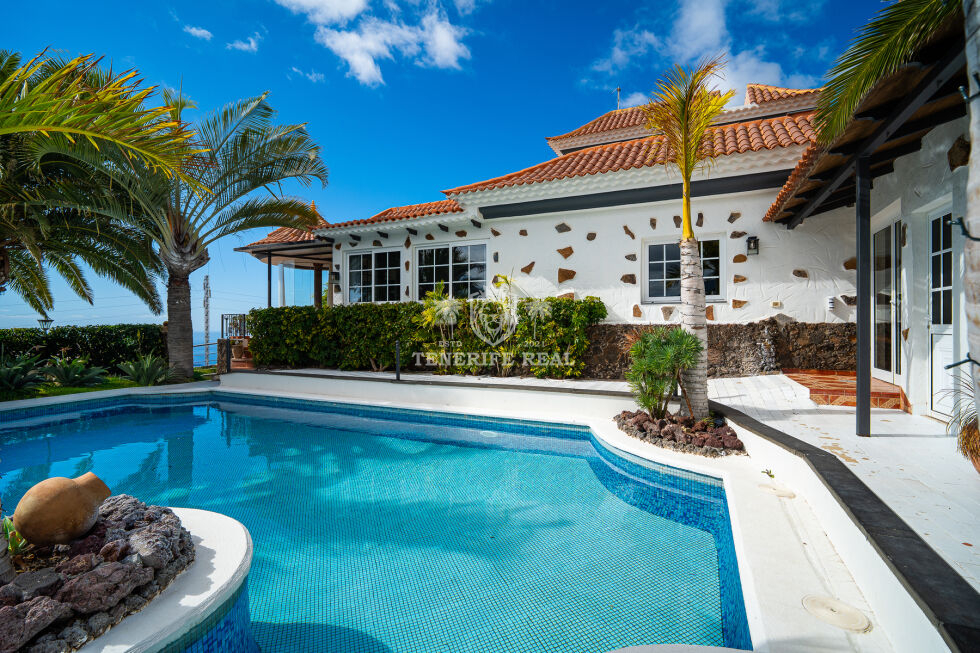 Villa for sale in  Barrio Los Menores, Spain - TR-2721