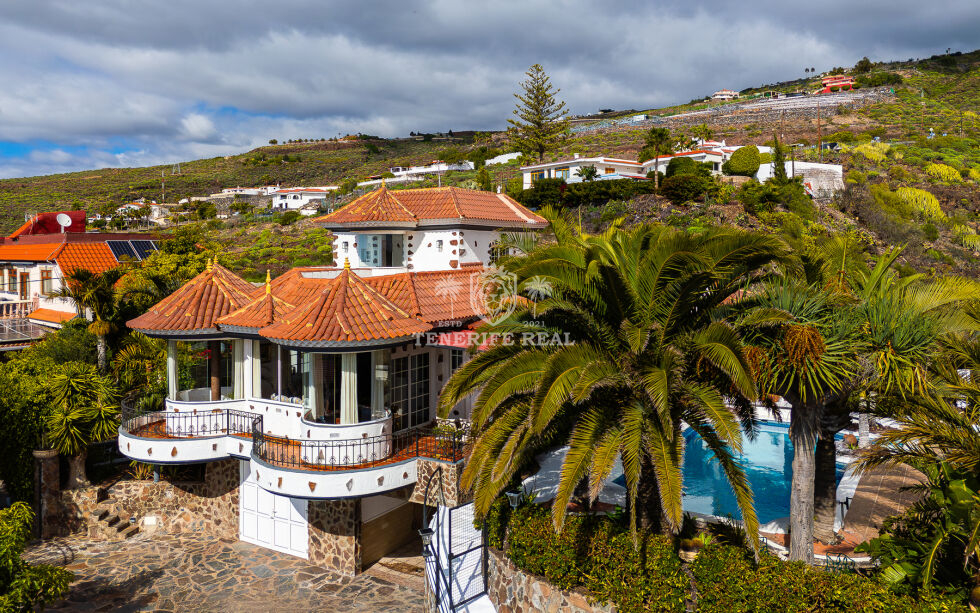 Villa for sale in  Barrio Los Menores, Spain - TR-2721