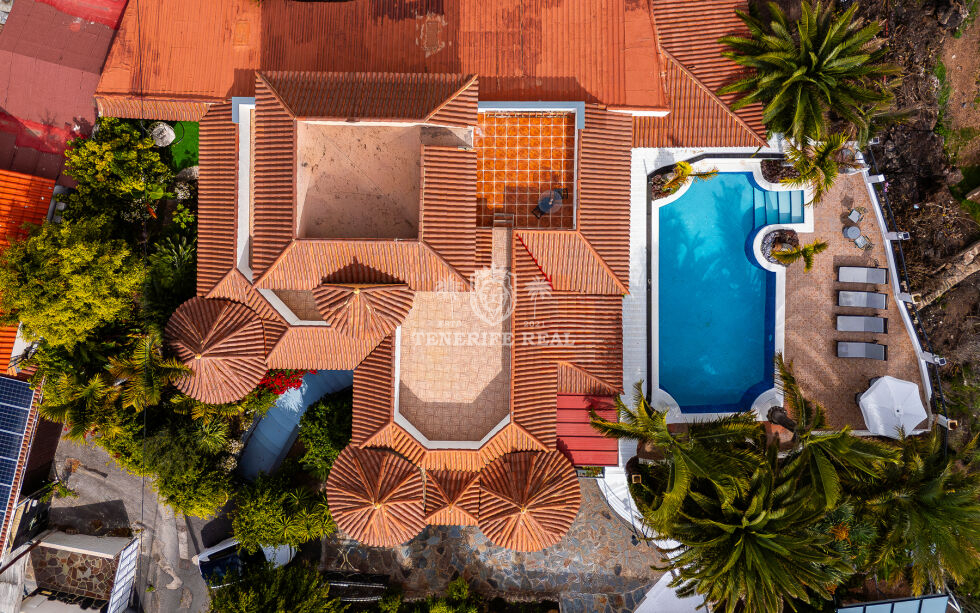 Villa for sale in  Barrio Los Menores, Spain - TR-2721