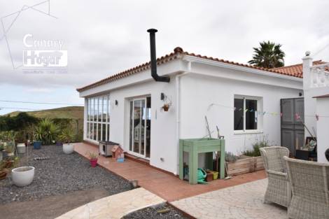 Independent house for sale in  El Frontón, Spain - 050011