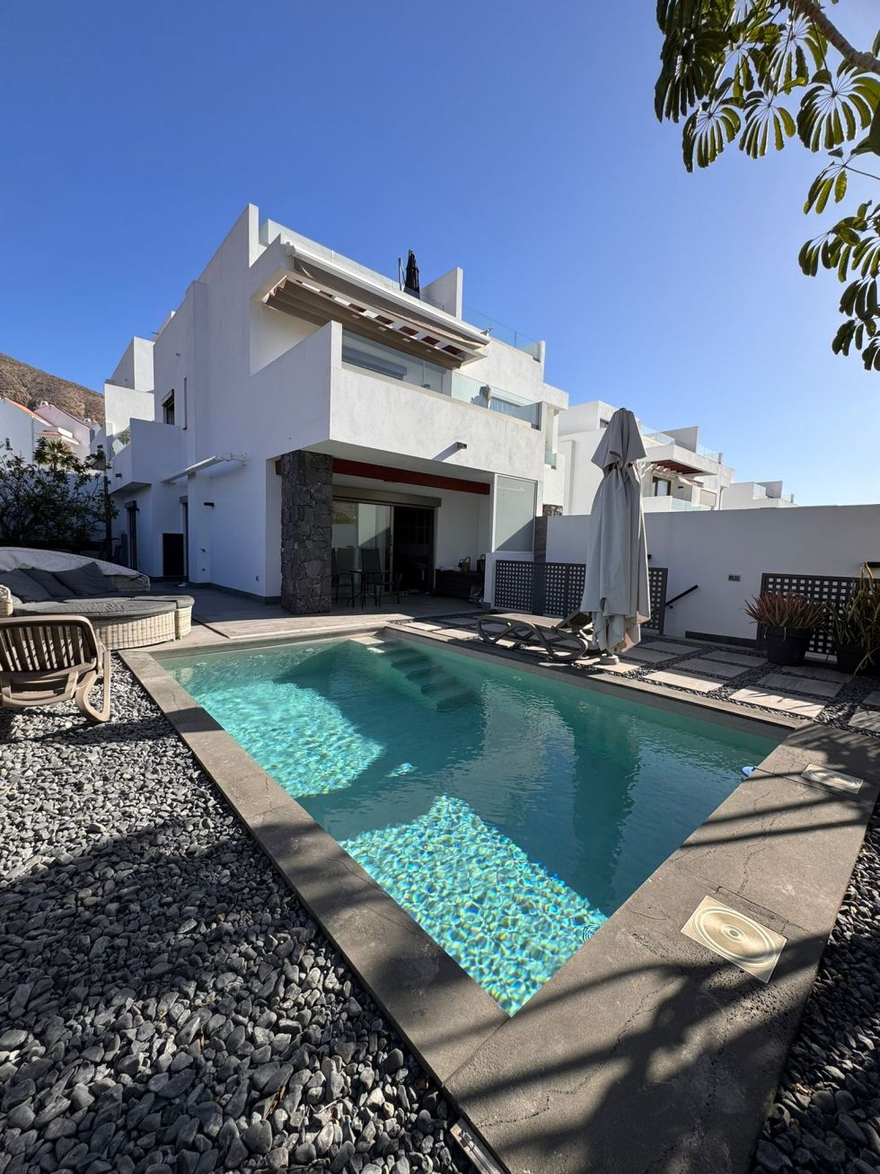 Independent house for sale in  Los Cristianos, Spain - TR-2813