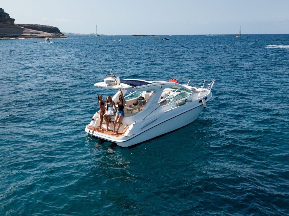 Ocean Peak Charters - Champagne