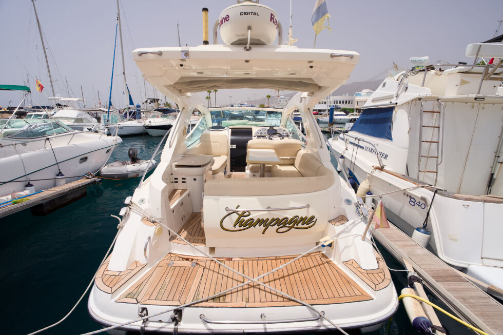 Ocean Peak Charters - Champagne