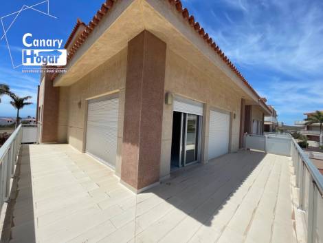 Penthouse for sale in  Amarilla Golf, Spain - 053951