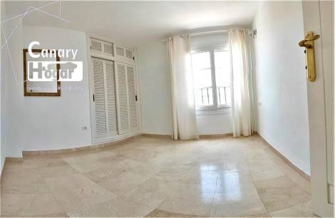 Penthouse for sale in  Callao Salvaje, Spain - 056601